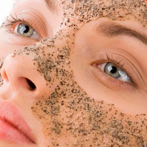 ماسک قهوه برای از بین کک و مک و تیرگی